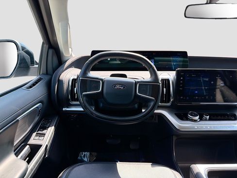 Used 2025 Ford Expedition Max Platinum image 18