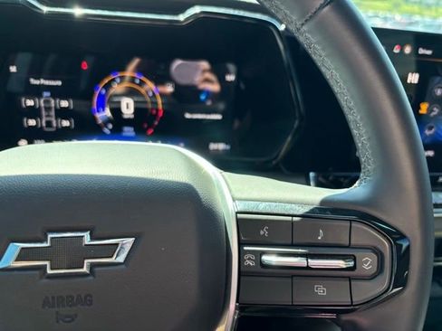 Used 2024 Chevrolet Colorado ZR2 w/ Technology Package AWD/4WD image 28