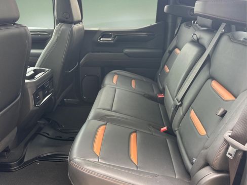 Used 2024 GMC Sierra 1500 AT4 w/ Technology Package AWD/4WD image 9