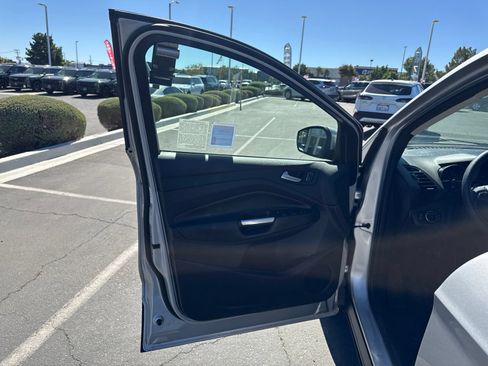 Used 2017 Ford Escape SE AWD/4WD image 16