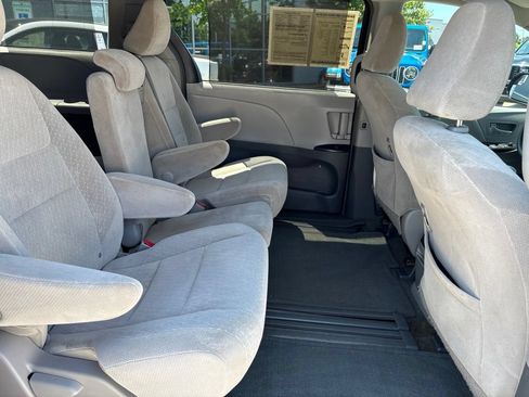 Used 2017 Toyota Sienna LE FWD image 49