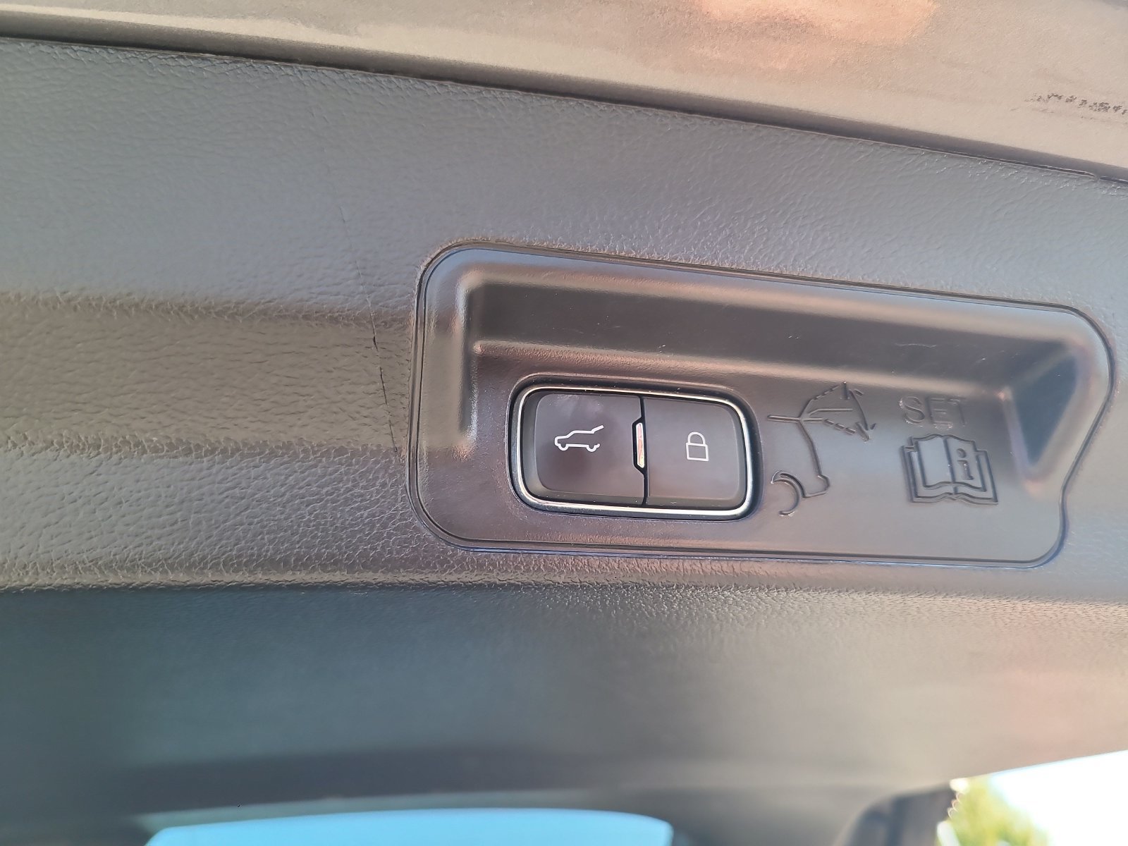 Used 2021 Ford Explorer XLT w/ Equipment Group 202A RWD image 26