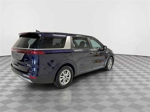 Used 2024 Kia Carnival LX image 11