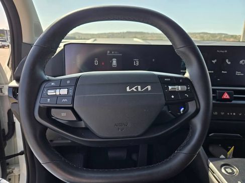 Used 2026 Kia Sportage LX FWD image 19