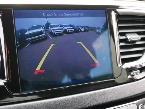 Used 2017 Chrysler Pacifica Touring-L FWD image 31
