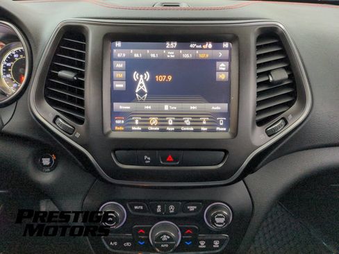 Used 2019 Jeep Cherokee Trailhawk w/ Cold Weather Group AWD/4WD image 25