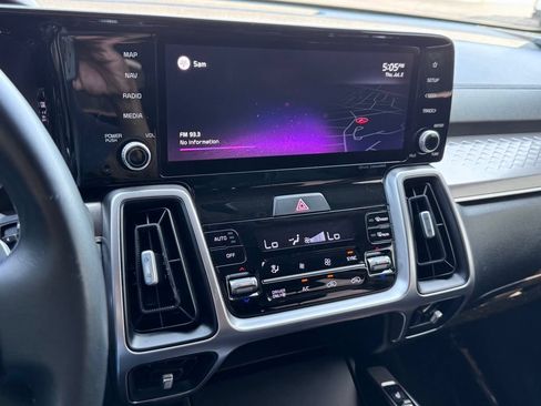 Used 2022 Kia Sorento S FWD image 19