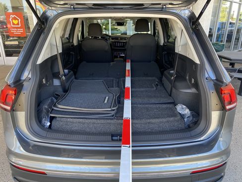 Certified 2023 Volkswagen Tiguan SE FWD image 19