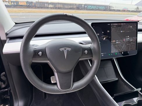 Used 2021 Tesla Model Y Long Range image 33