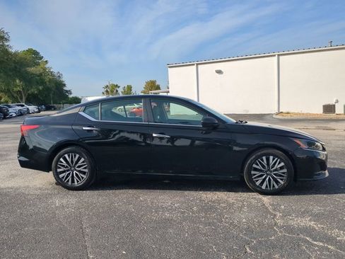 Used 2024 Nissan Altima 2.5 SV image 3