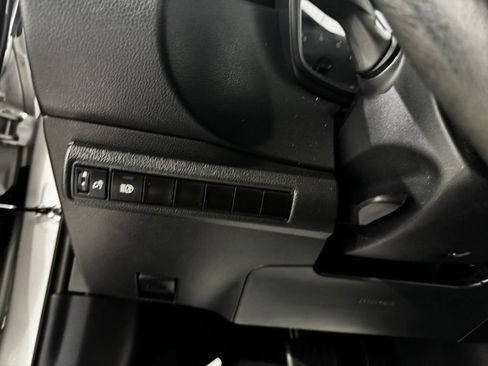 Used 2023 Toyota Corolla LE FWD image 34
