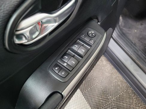 Used 2021 Jeep Cherokee Latitude Lux w/ Comfort/Convenience Group image 27