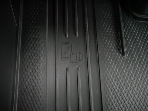 Certified 2025 Volkswagen Atlas Cross Sport SEL Premium R-Line image 28