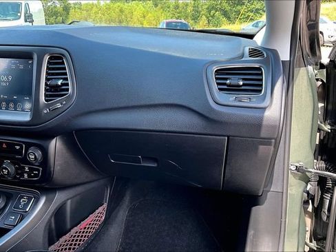 Used 2019 Jeep Compass Trailhawk w/ Leather Interior Group AWD/4WD image 26