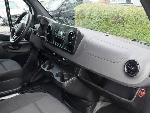 Used 2021 Mercedes-Benz Sprinter 2500 image 34