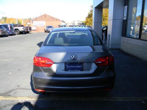 Used 2011 Volkswagen Jetta S image 6