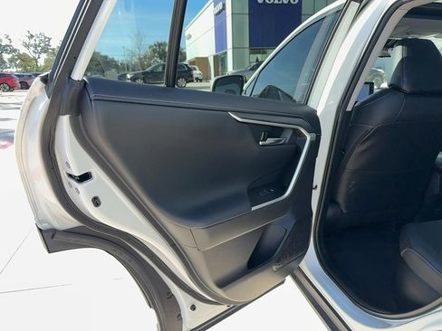 Used 2022 Toyota RAV4 Limited image 13