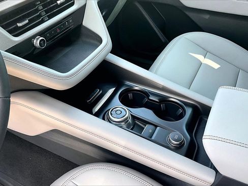 New 2025 Ford Explorer Active w/ Active Comfort Package image 7