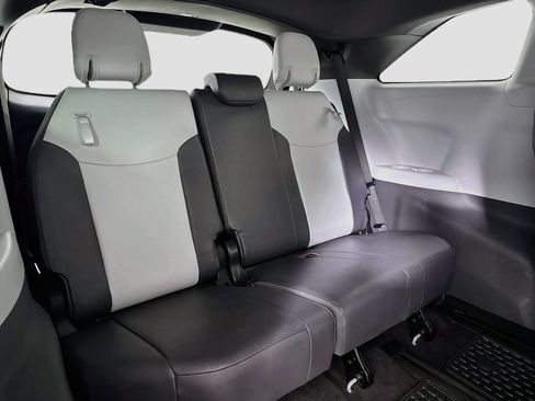 Used 2024 Toyota Sienna XSE AWD/4WD image 28