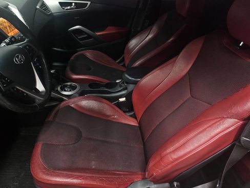 Used 2012 Hyundai Veloster w/ Tech Pkg image 12