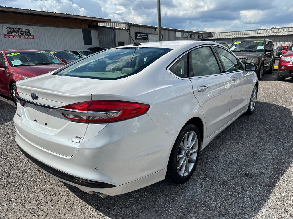 Used 2017 Ford Fusion SE w/ Fusion SE Technology Package FWD image 6