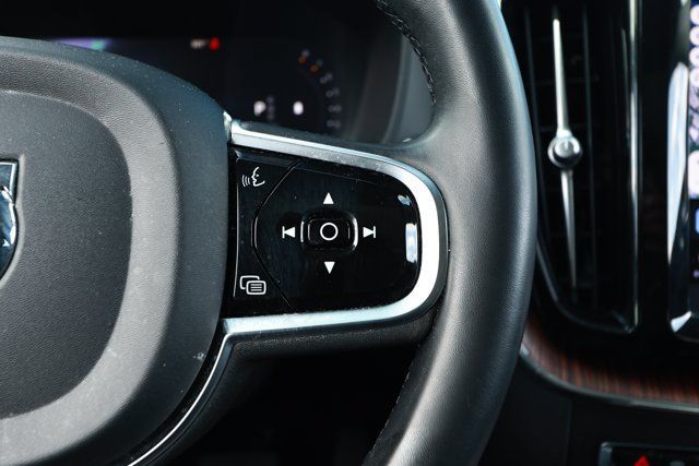 Used 2023 Volvo XC60 B5 Plus FWD image 14