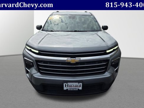Used 2025 Chevrolet Traverse LT AWD/4WD image 2