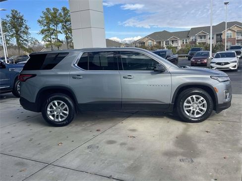 Used 2023 Chevrolet Traverse LS image 5