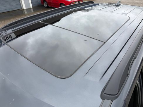 Used 2017 Ford Explorer XLT w/ XLT Appearance Package image 9