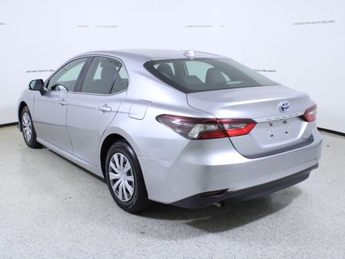 Used 2022 Toyota Camry LE image 5