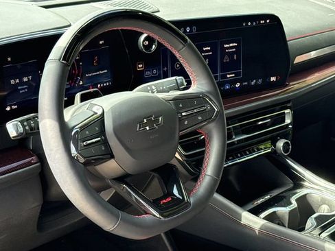 Used 2025 Chevrolet Traverse RS FWD image 20