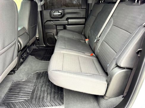 Used 2024 Chevrolet Silverado 2500 Custom w/ Custom Value Package image 17