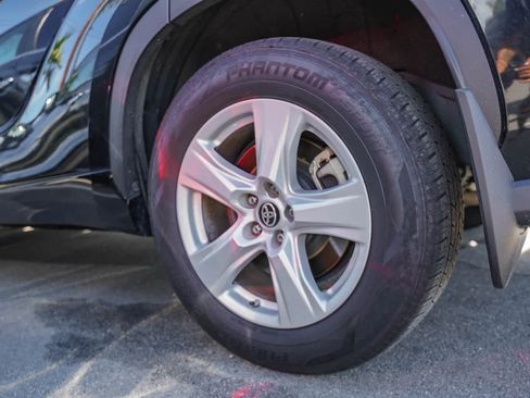 Used 2021 Toyota Highlander L image 20