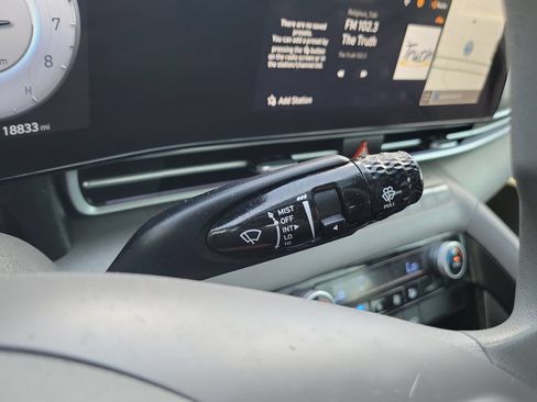 Used 2024 Hyundai Elantra SEL FWD image 40