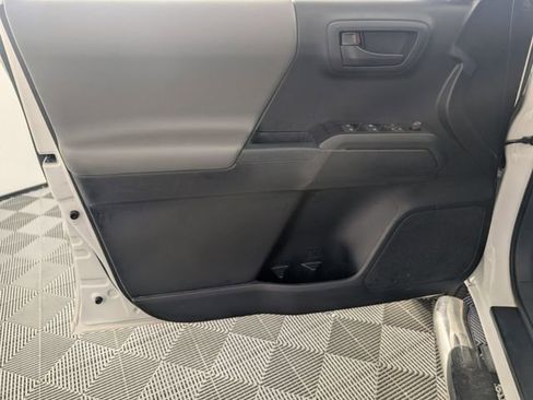 Used 2019 Toyota Tacoma SR w/ SR Convenience Package image 10