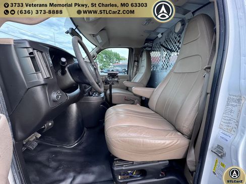 Used 2016 Chevrolet Express 2500 RWD image 9