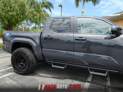 Used 2025 Toyota Tacoma TRD Sport AWD/4WD image 11