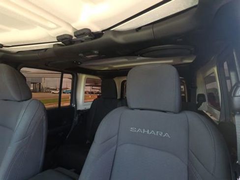 Used 2023 Jeep Wrangler Unlimited Sahara w/ Cold Weather Group AWD/4WD image 14