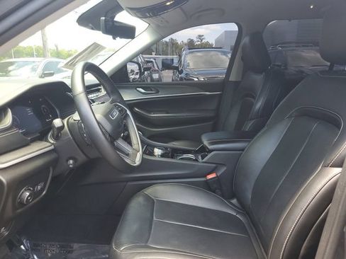 Used 2022 Jeep Grand Cherokee Limited w/ Luxury Tech Group II AWD/4WD image 17