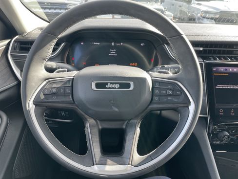 Certified 2023 Jeep Grand Cherokee Limited image 44