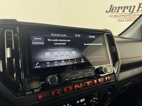 Used 2025 Nissan Frontier PRO-4X AWD/4WD image 22
