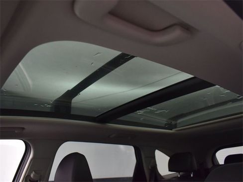 Certified 2025 Kia Sorento S w/ Panoramic Sunroof Package image 33