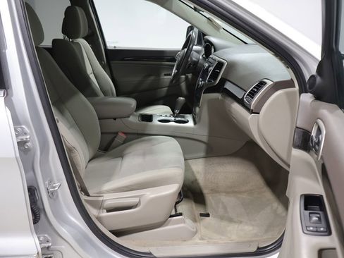 Used 2011 Jeep Grand Cherokee Laredo AWD/4WD image 22