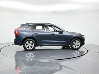 Used 2022 Volvo XC60 B5 Momentum video 3