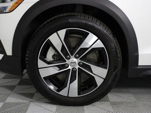 Certified 2025 Volvo V60 B5 Cross Country Plus image 28