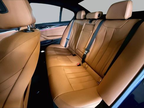 Used 2023 BMW 530i w/ Convenience Package RWD image 18
