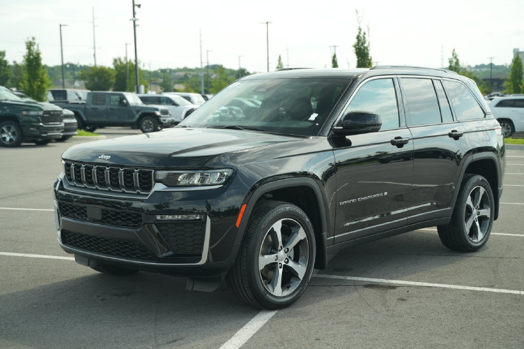 New 2026 Jeep Grand Cherokee Limited w/ MOPAR Finishing Package AWD/4WD image 3