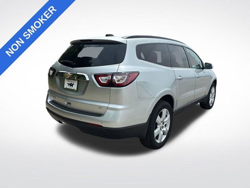 Used 2017 Chevrolet Traverse LT w/ Style and Technology Package FWD image 3