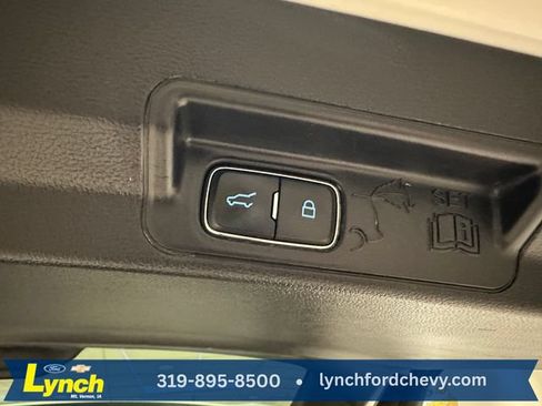 Used 2022 Ford Explorer Limited w/ Equipment Group 301A AWD/4WD image 23