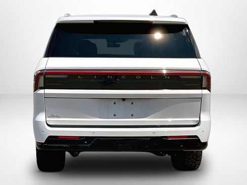 Used 2025 Lincoln Navigator L Reserve AWD/4WD image 7